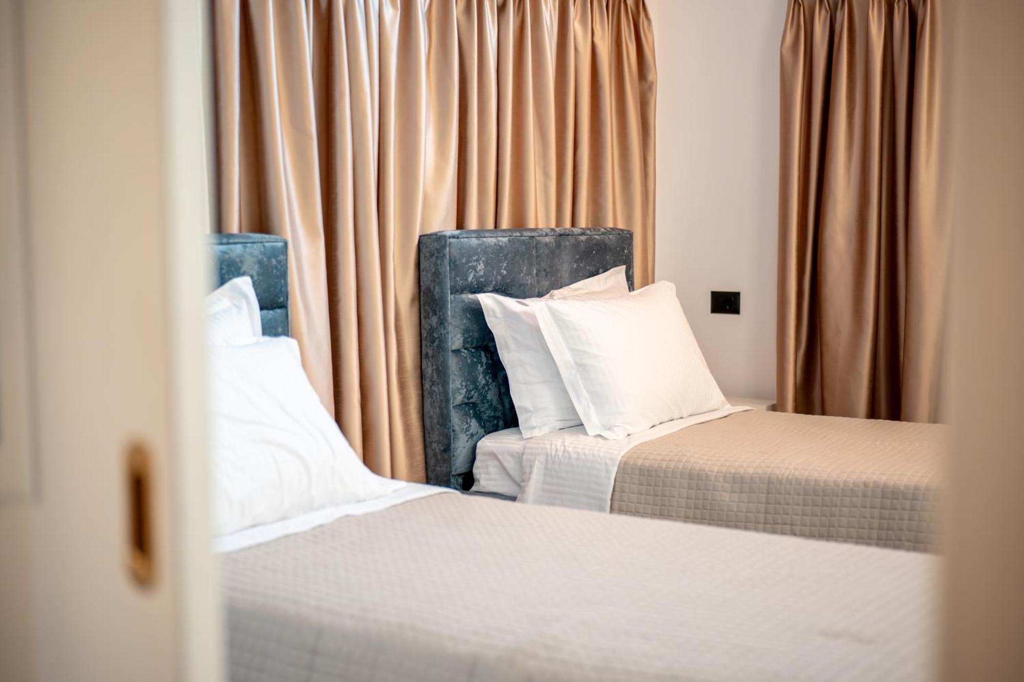 Fabio Guest House จีโรคาสเตอร์ ภายนอก รูปภาพ