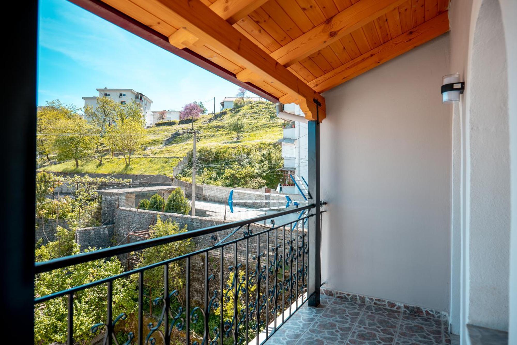 Fabio Guest House จีโรคาสเตอร์ ภายนอก รูปภาพ